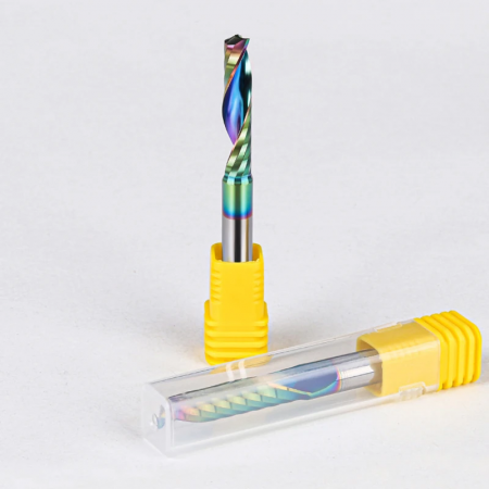 Твердосплавная спиральная однозаходная фреза твердостью HRC70 с покрытием DLC-3 стружкой вверх (ø6хø6х17 L=50мм)