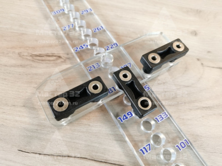 Треугольник для полкодержателей