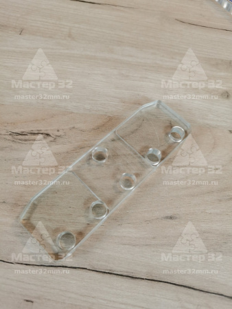 Треугольник для полкодержателей